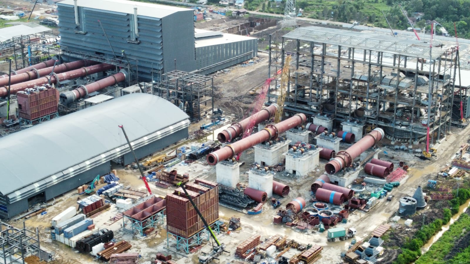 Pembangunan industri smelter di Kelurahan Pendingin, Sangasanga, Kutai Kartanegara. Luas area hak guna bangunan perusahaan seluas 400 hektare.  FOTO: TIM KLUB JURNALIS INVESTIGASI SAMARINDA