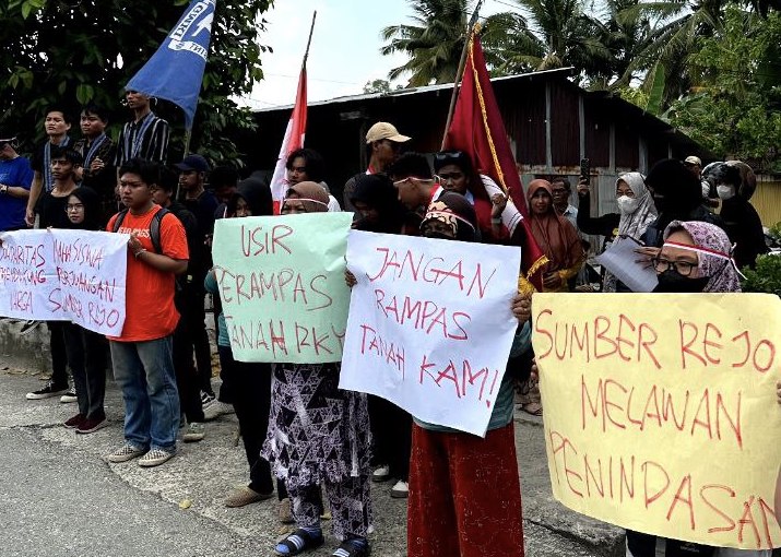 Aksi damai warga di Kelurahan Sumber Rejo, Balikpapan Tengah, Jumat, 1 September 2023. FOTO: SEPTIANUS HENDRA-KANDELA-KALTIMKECE.ID