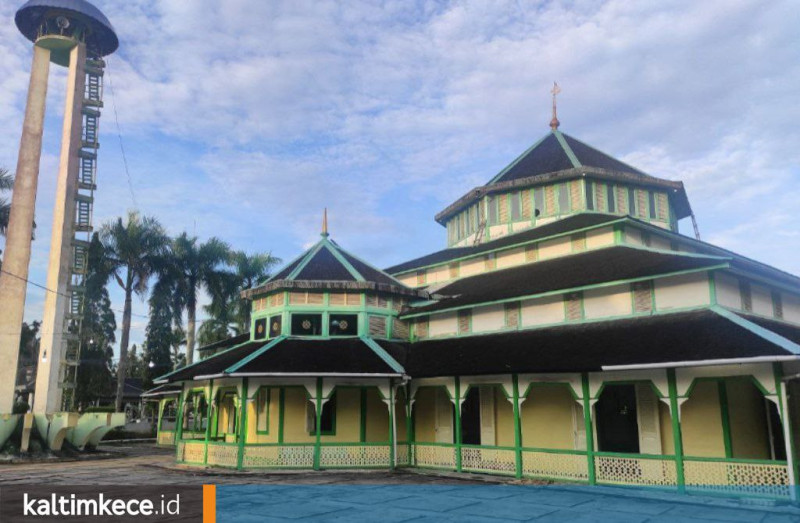 Suasana Masjid Jami’ Aji Amir Hasanuddin.